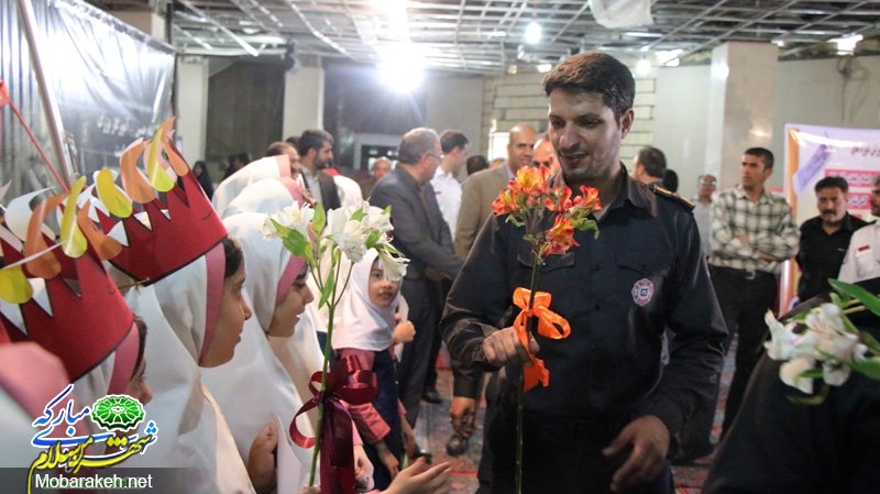 http://www.mobarakeh.ir/images/gallerys/nemayeshgah-atashneshani/p1col0kprt1q268ji1b6o1ft53nmf.jpg