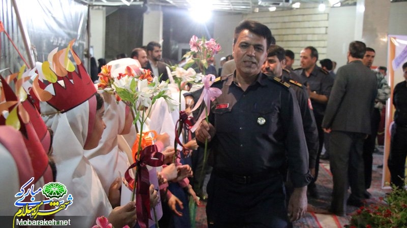 http://www.mobarakeh.ir/images/gallerys/nemayeshgah-atashneshani/p1col0kprtqcm1fj615o2132f66ae.jpg